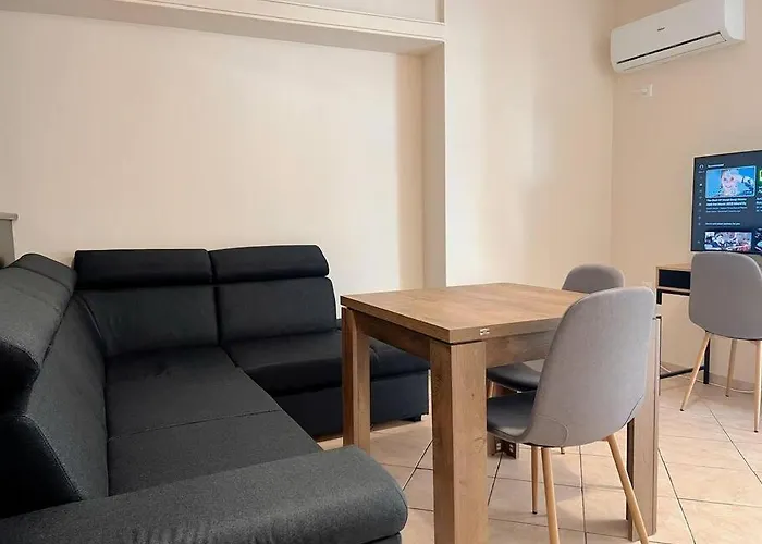 Charming 2Bedroom Apartment With Parking
