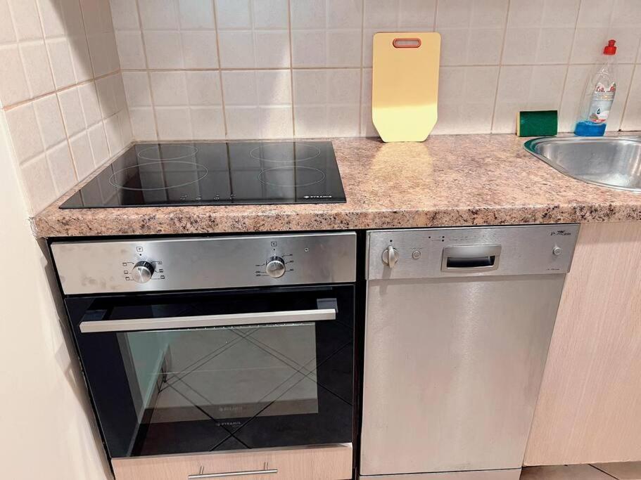 Charming 2bedroom With Parking *